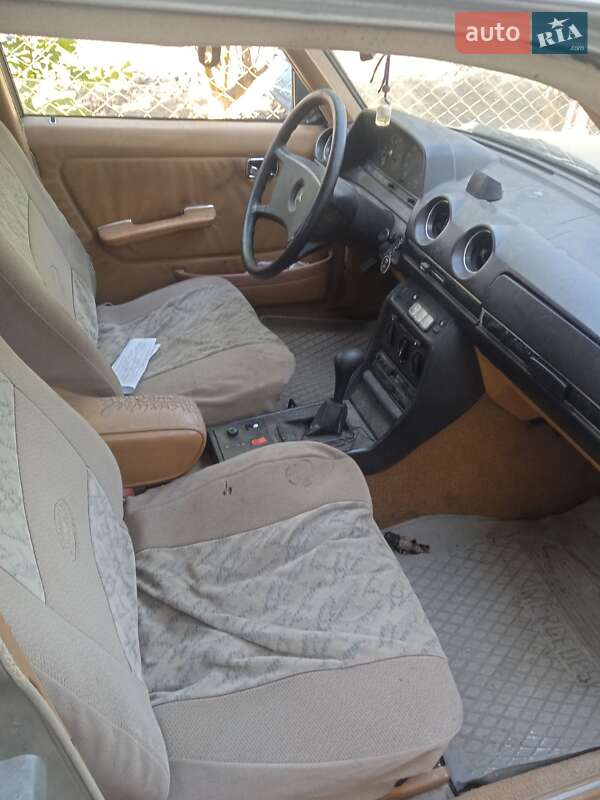 Седан Mercedes-Benz E-Class 1982 в Чорткові фото 8 Седан Mercedes-Benz E-Class 1982 в Чорткові