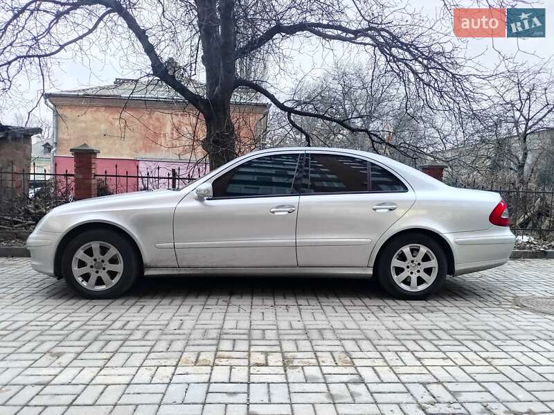 Седан Mercedes-Benz E-Class 2007 в Черновцах