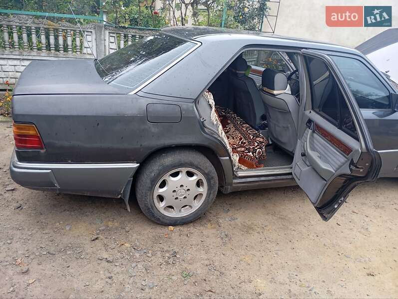 Седан Mercedes-Benz E-Class 1993 в Здолбуніві фото 5 Седан Mercedes-Benz E-Class 1993 в Здолбуніві