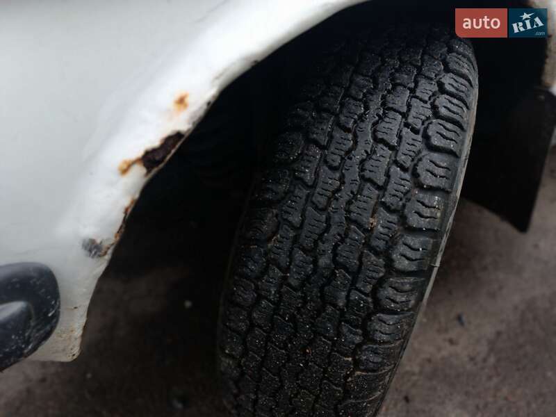 Седан Mercedes-Benz E-Class 1982 в Львові