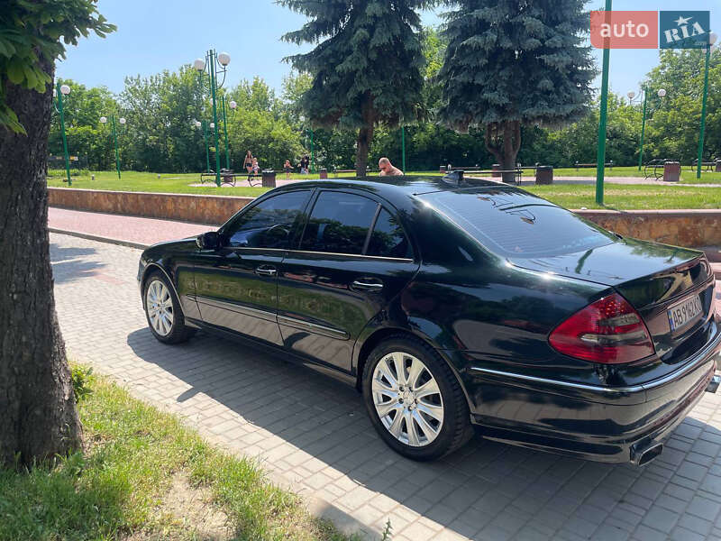 Седан Mercedes-Benz E-Class 2003 в Могилев-Подольске