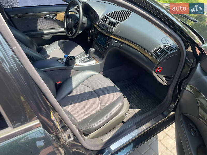 Седан Mercedes-Benz E-Class 2003 в Могилев-Подольске