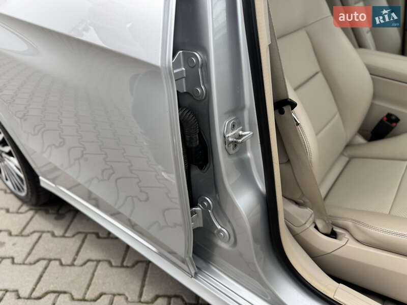 Седан Mercedes-Benz E-Class 2014 в Звягелі