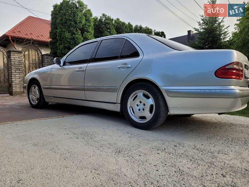 Седан Mercedes-Benz E-Class 2001 в Чернівцях