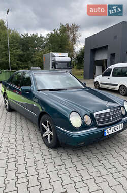 Седан Mercedes-Benz E-Class 1999 в Калуше