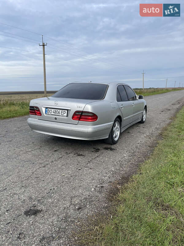 Седан Mercedes-Benz E-Class 2000 в Тернополе