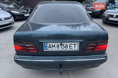 Седан Mercedes-Benz E-Class 2000 в 