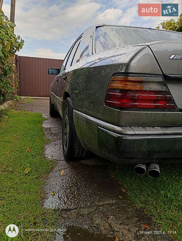Mercedes-Benz E-Class 1989