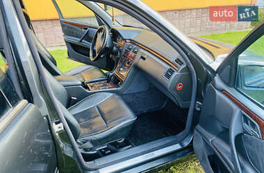 Седан Mercedes-Benz E-Class 2001 в 