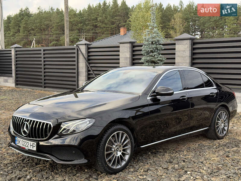 Седан Mercedes-Benz E-Class 2017 в Вараші
