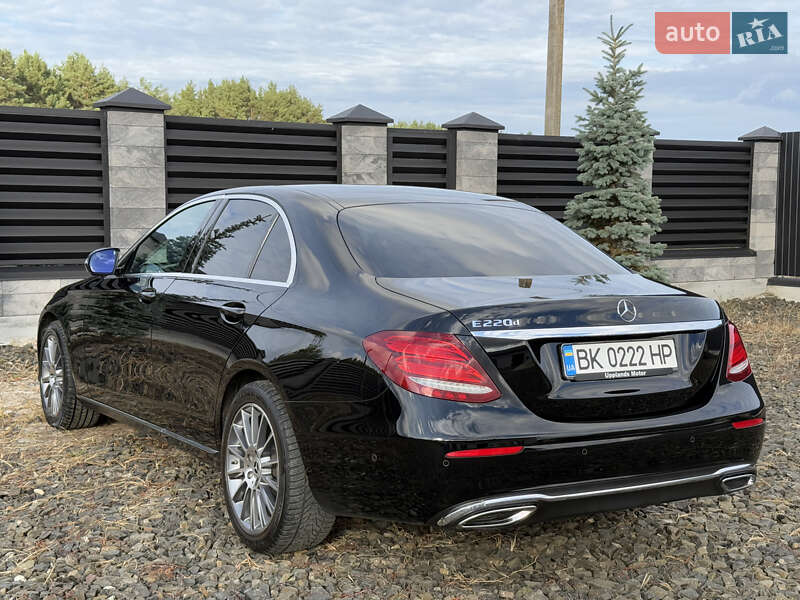 Седан Mercedes-Benz E-Class 2017 в Вараші