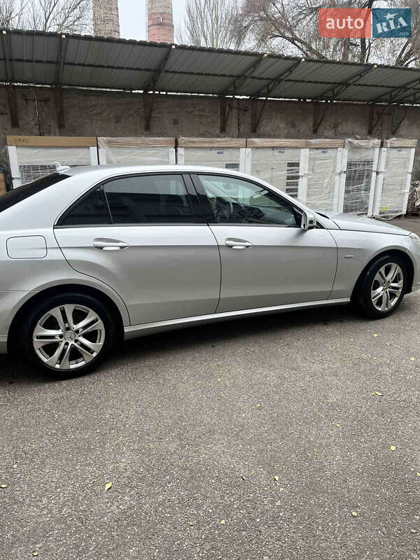 Седан Mercedes-Benz E-Class 2011 в Запорожье