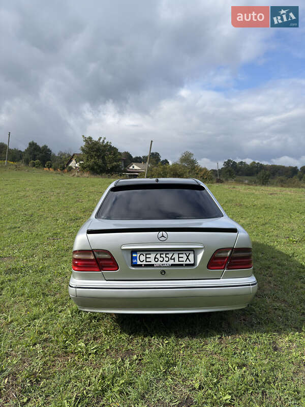 Седан Mercedes-Benz E-Class 2000 в Сторожинце