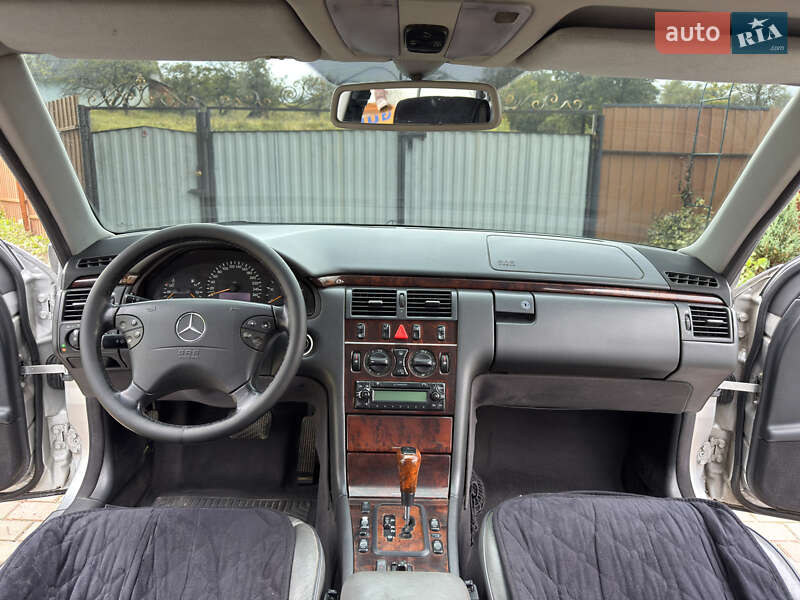 Седан Mercedes-Benz E-Class 2000 в Сторожинце
