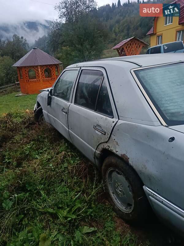 Седан Mercedes-Benz E-Class 1992 в Рахове