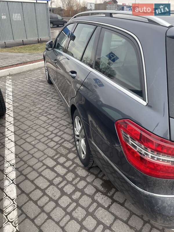 Універсал Mercedes-Benz E-Class 2011 в Дрогобичі