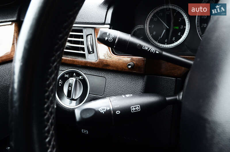 Седан Mercedes-Benz E-Class 2011 в Киеве
