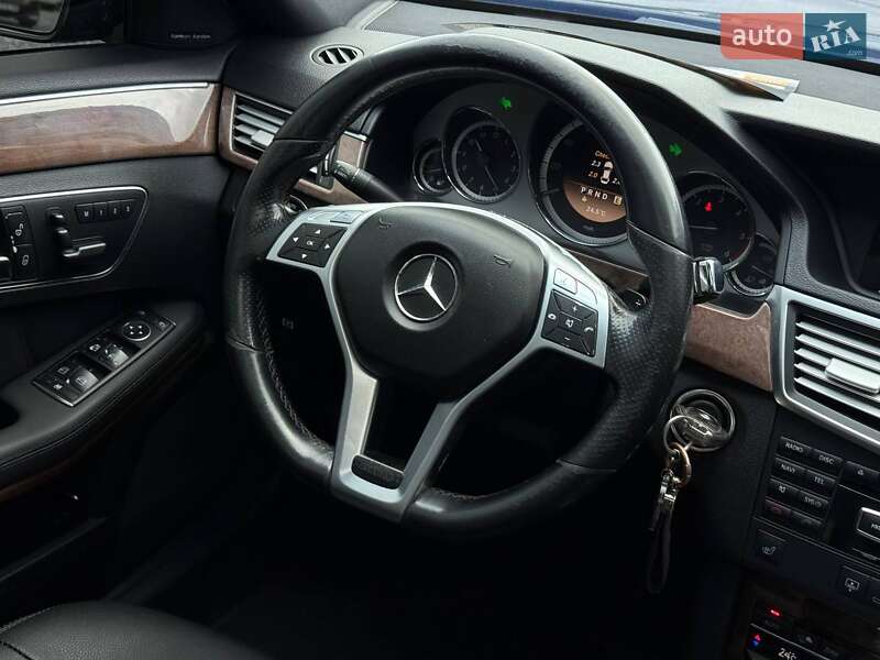 Седан Mercedes-Benz E-Class 2012 в Рівному