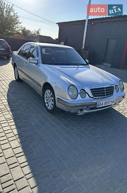 Седан Mercedes-Benz E-Class 2000 в 