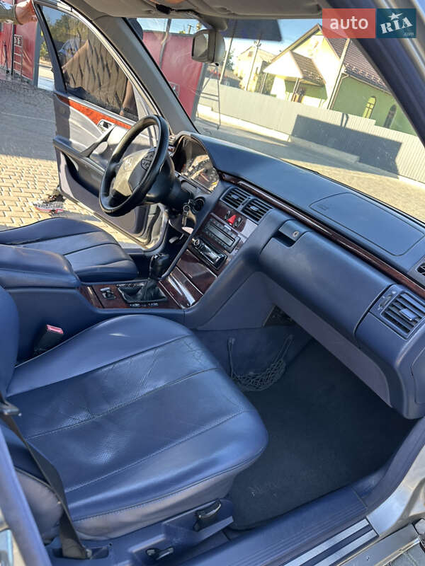 Седан Mercedes-Benz E-Class 2000 в Умани фото 6 Седан Mercedes-Benz E-Class 2000 в Умани