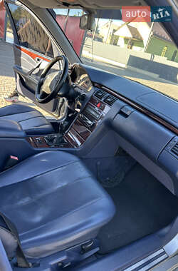 Седан Mercedes-Benz E-Class 2000 в 