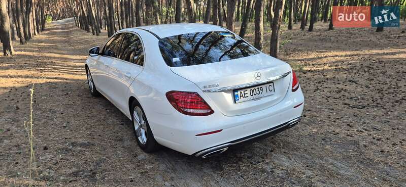 Седан Mercedes-Benz E-Class 2017 в Дніпрі