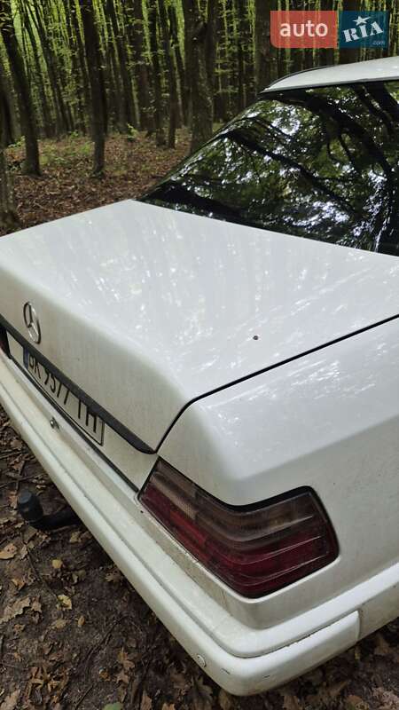 Седан Mercedes-Benz E-Class 1988 в Крюківщині