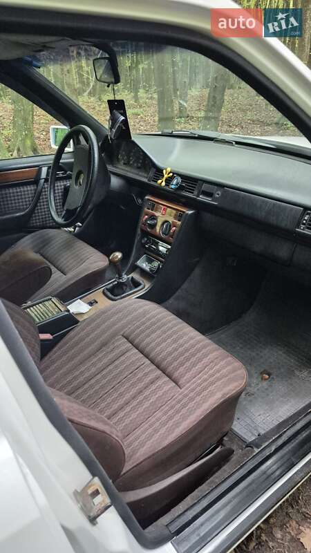 Седан Mercedes-Benz E-Class 1988 в Крюківщині