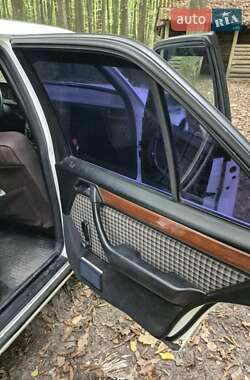 Седан Mercedes-Benz E-Class 1988 в Ровно