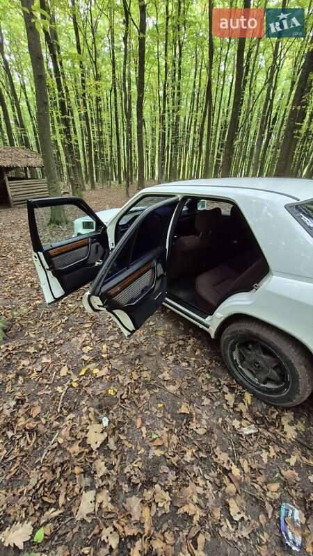 Седан Mercedes-Benz E-Class 1988 в Крюківщині