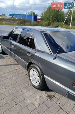Седан Mercedes-Benz E-Class 1992 в 