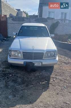 Седан Mercedes-Benz E-Class 1995 в Днепре