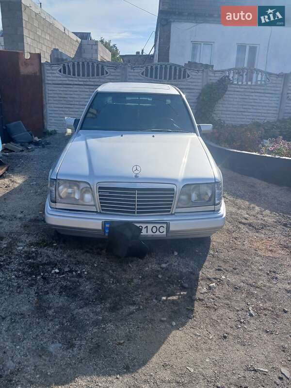 Mercedes-Benz E-Class 1995 Mercedes-Benz E-Class 1995