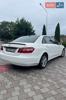 Седан Mercedes-Benz E-Class 2011 в 