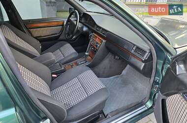 Седан Mercedes-Benz E-Class 1995 в 