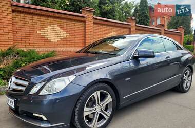 Купе Mercedes-Benz E-Class 2010 в 