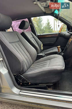 Седан Mercedes-Benz E-Class 1992 в 