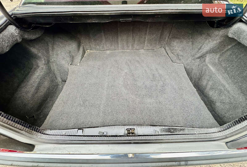 Седан Mercedes-Benz E-Class 1992 в Новояворовске