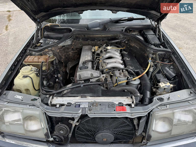 Седан Mercedes-Benz E-Class 1992 в Новояворовске