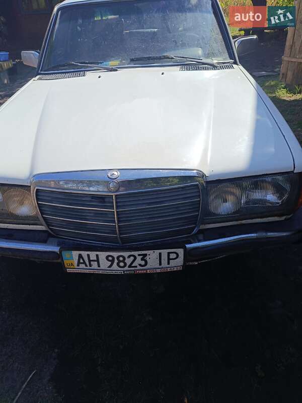Седан Mercedes-Benz E-Class 1983 в Лубнах