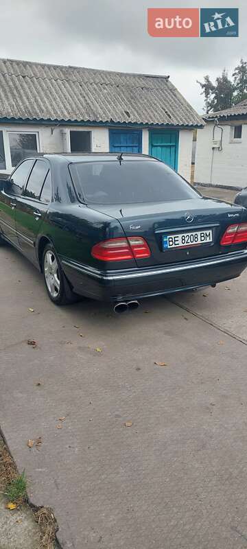 Седан Mercedes-Benz E-Class 2002 в Києві