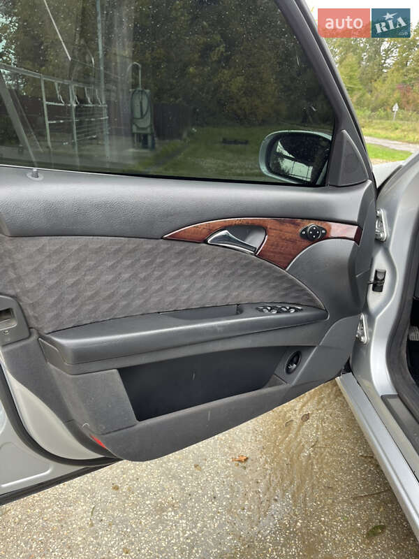 Седан Mercedes-Benz E-Class 2005 в Чернівцях