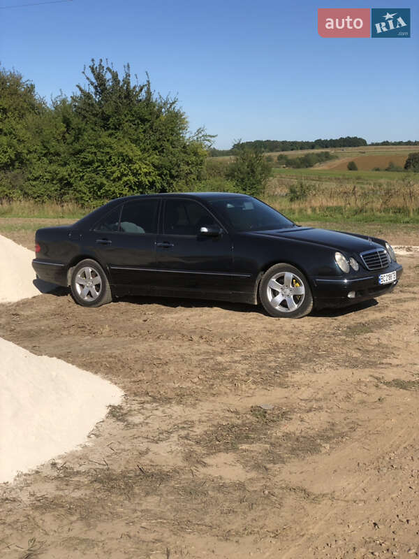 Седан Mercedes-Benz E-Class 2001 в Самборе