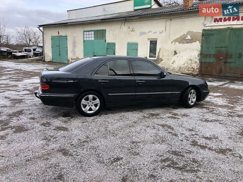 Седан Mercedes-Benz E-Class 2001 в Самборе