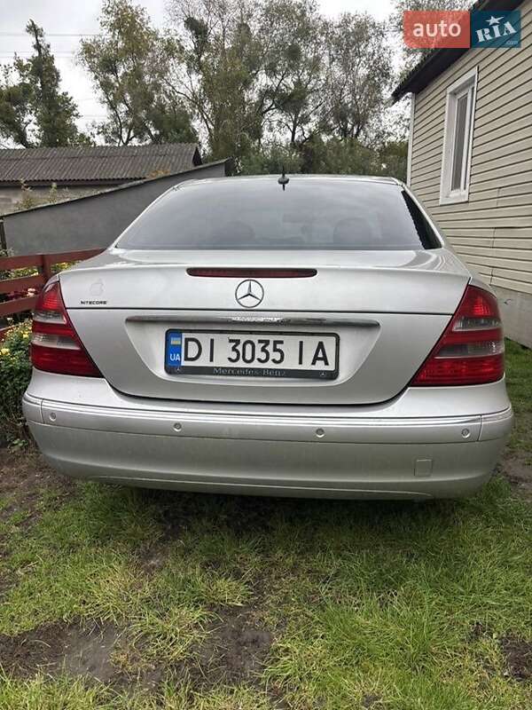Седан Mercedes-Benz E-Class 2004 в Вараші