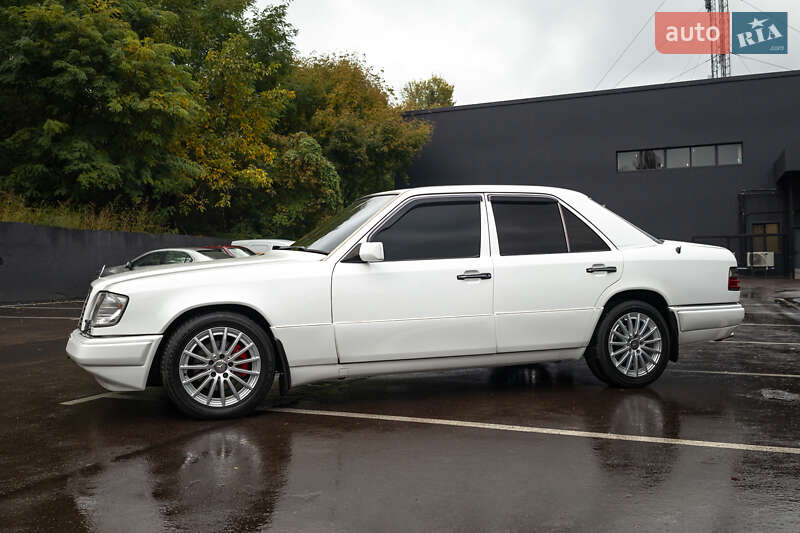 Седан Mercedes-Benz E-Class 1994 в Киеве