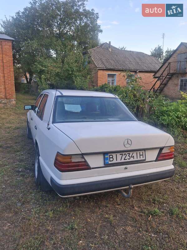 Седан Mercedes-Benz E-Class 1988 в Лубнах