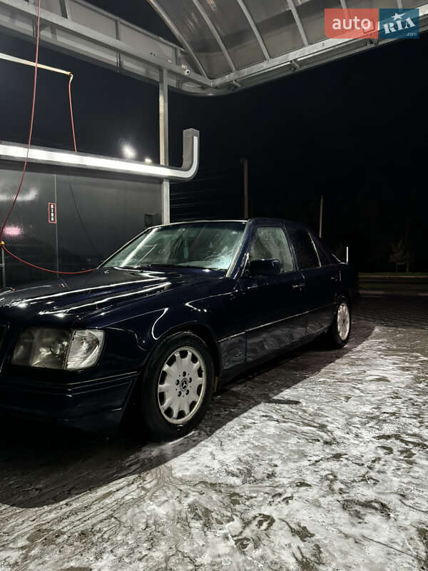 Седан Mercedes-Benz E-Class 1995 в Хмельницком