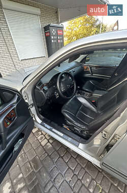 Седан Mercedes-Benz E-Class 2000 в  фото 11 Седан Mercedes-Benz E-Class 2000 в