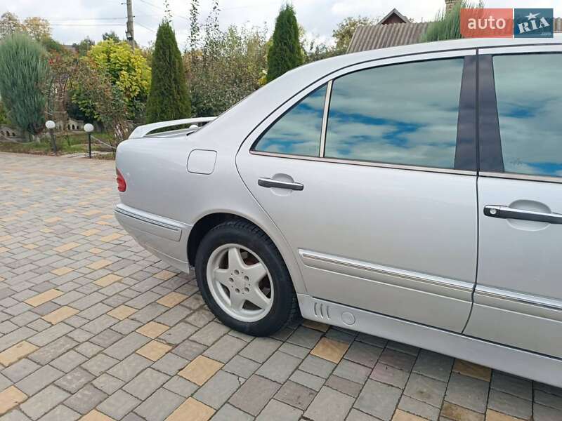 Седан Mercedes-Benz E-Class 1995 в Черновцах